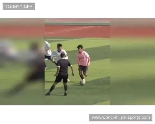 瑞典语的“Peka med fotboll”——用脚指着传球 瑞典语的“Peka med fotboll”——用脚指着传球